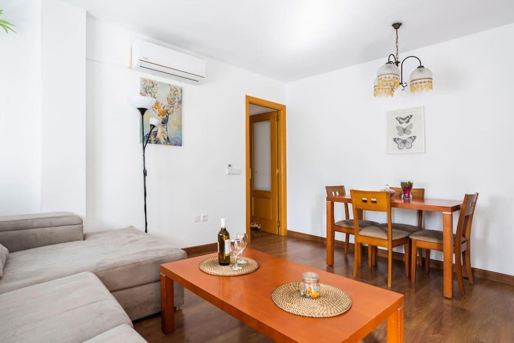 Ayala Beach Apartment Malaga Bagian luar foto